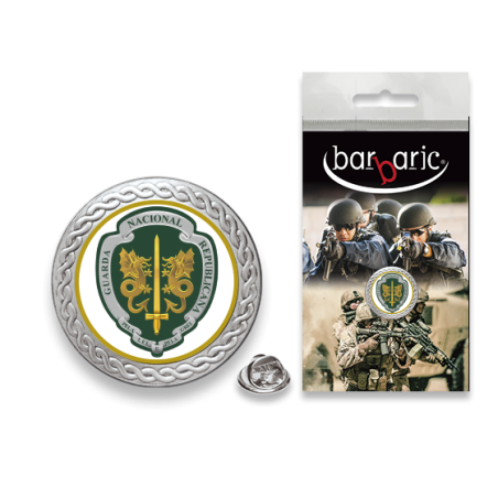 Pin Barbaric plata. borde biselado.20mm