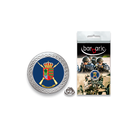 Pin Barbaric plata. borde biselado.20mm