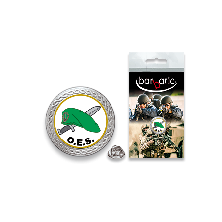 Pin Barbaric plata. borde biselado.20mm