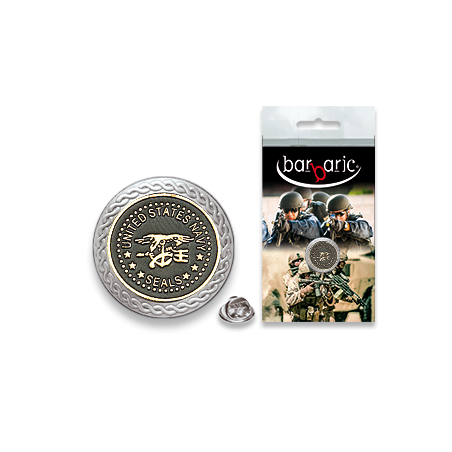 Pin Barbaric plata. borde biselado.20mm