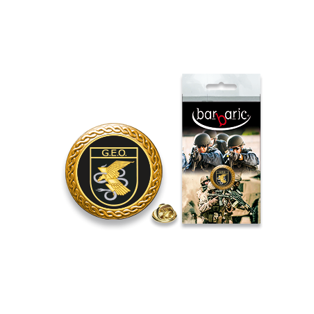 Pin Barbaric oro. borde biselado. D:20mm