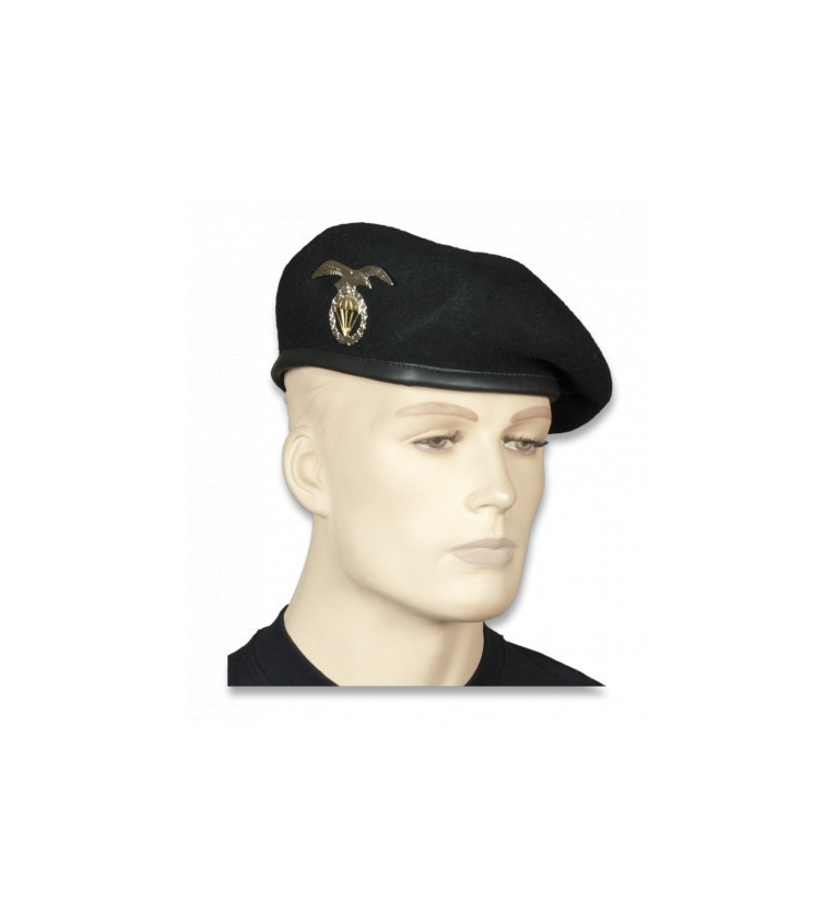 BOINA NEGRA CON ESCUDO BRIPAC.
