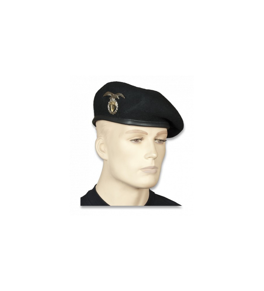 BOINA NEGRA CON ESCUDO BRIPAC.